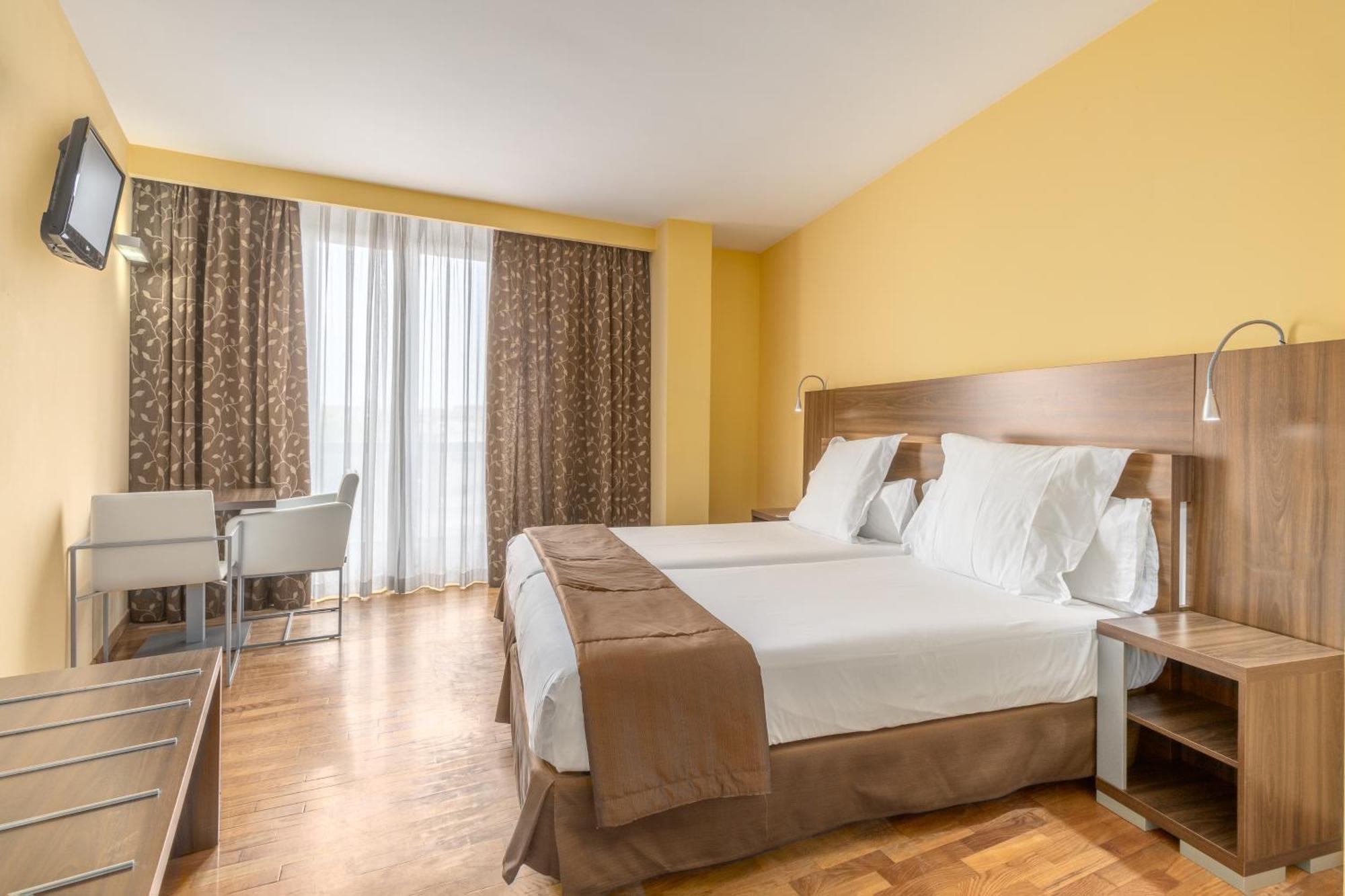 Twin Room,1706807347:JPEG
